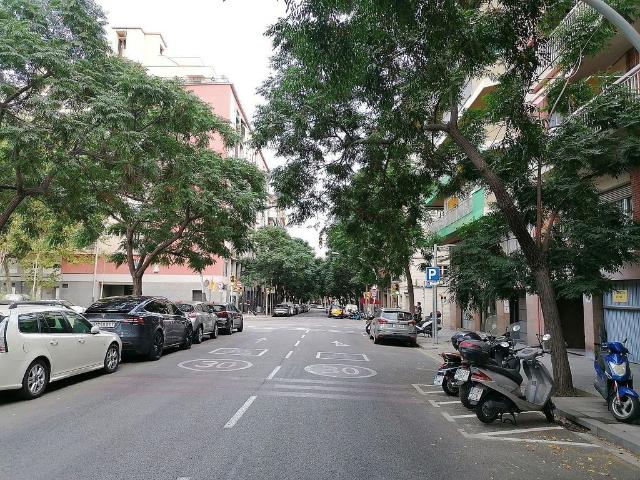 Garaje en alquiler en calle Equador, Barcelona, de 8 m² por 60