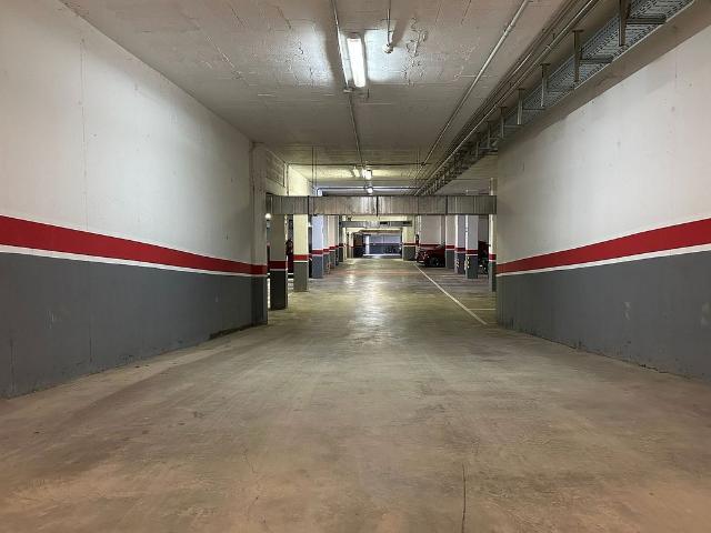 Garaje en alquiler en calle Josep M Pagès Vicens, Girona, de 14 m² por 85