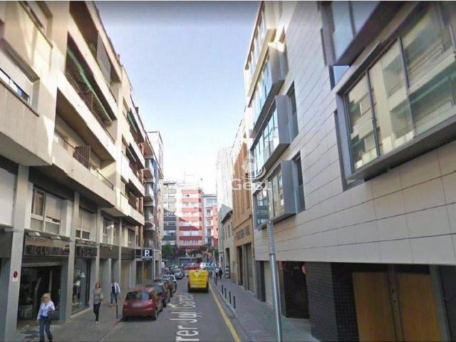 Garaje en alquiler en calle Juli Garreta, Girona, de 12 m² por 121