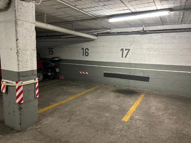 Garaje en alquiler en calle Orient, Girona, de 8 m² por 35