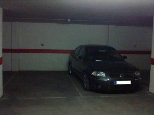 Garaje en alquiler en calle Lluís Companys, Lleida, de 11 m² por 65