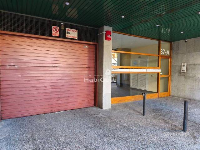 Garaje en alquiler en calle Pont de Tomás de Lorenzana, Girona, de 14 m² por 120