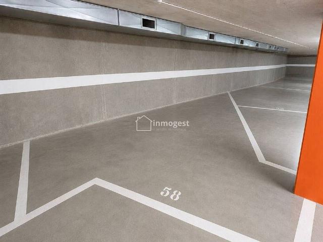 Garaje en alquiler en calle Pujada Creu de Palau, Girona, de 23 m² por 140