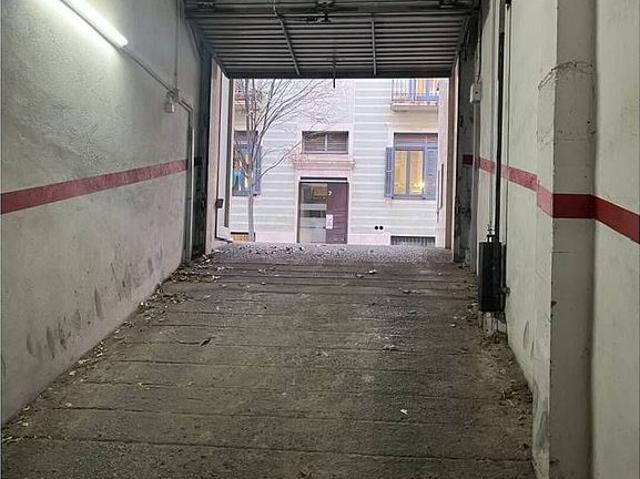 Garaje en alquiler en calle Ramon Turró, Girona, de 10 m² por 60