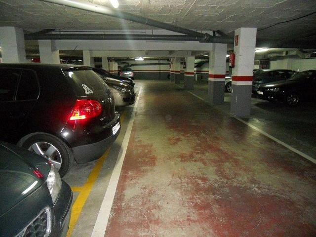 Garaje en alquiler en carretera D'esplugues, Cornellà de Llobregat, de 3 m² por 35
