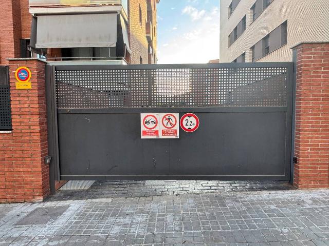 Garaje en Alquiler en Castell Poble Vell