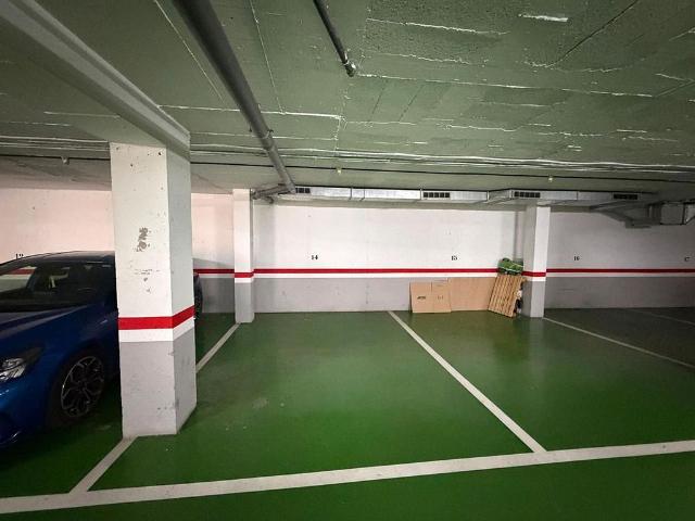 Garaje en alquiler en avenida Terra Nostra, Montcada i Reixac, de 13 m² por 80
