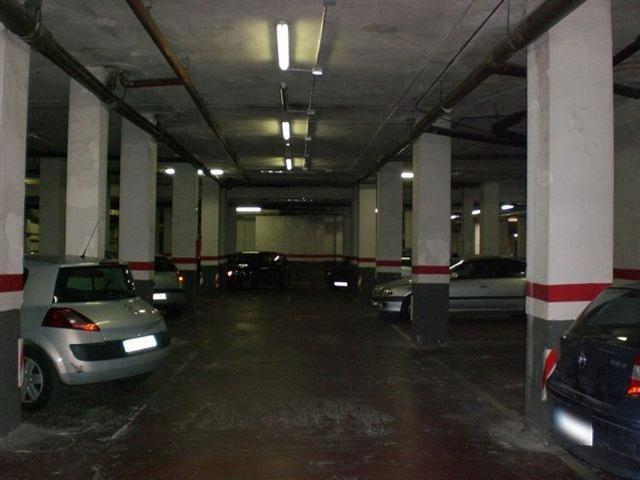 Garaje en alquiler en avenida De Josep Tarradellas, Barcelona, de 7 m² por 95