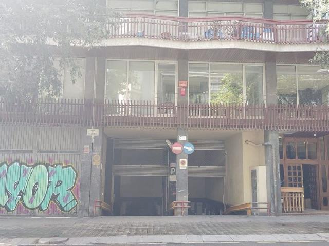 Garaje en alquiler en avenida De Josep Tarradellas, Barcelona, de 8 m² por 45