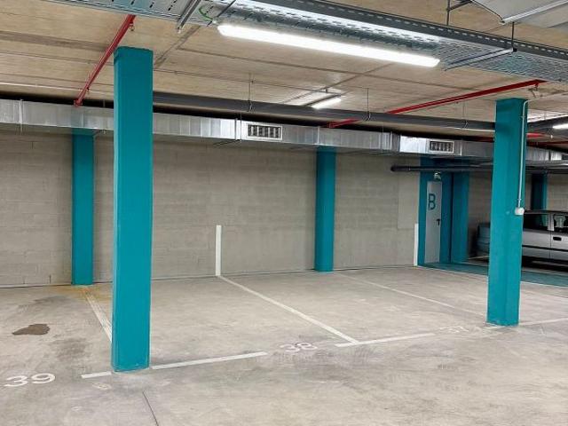 Garaje en alquiler en avenida De Lloreda, Badalona, de 13 m² por 125