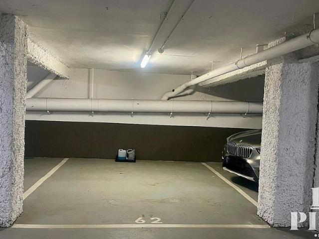 Garaje en alquiler en avenida Lluís Companys i Jover, Sant Cugat del Vallès, de 23 m² por 120