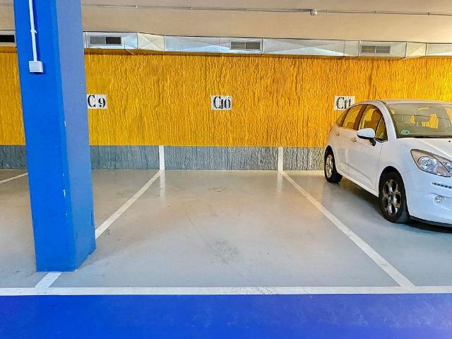 Garaje en alquiler en avenida Santa Coloma, Santa Coloma de Gramanet, de 12 m² por 127