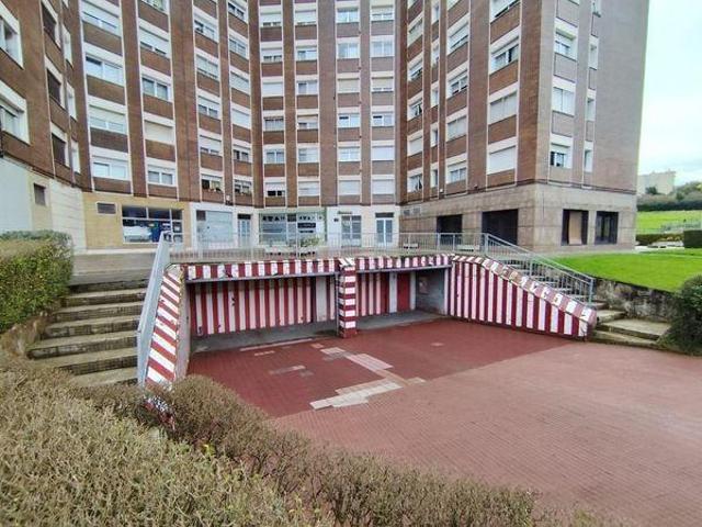 Garaje en alquiler en Avilés, Llaranes