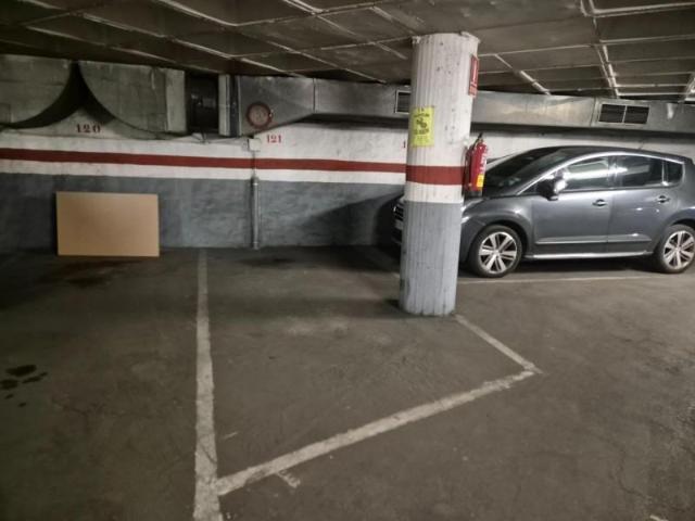 Garaje en alquiler en Barcelona, La Sagrera