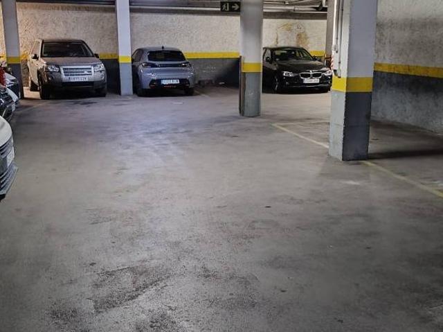 Garaje en Alquiler en Barri de les Corts