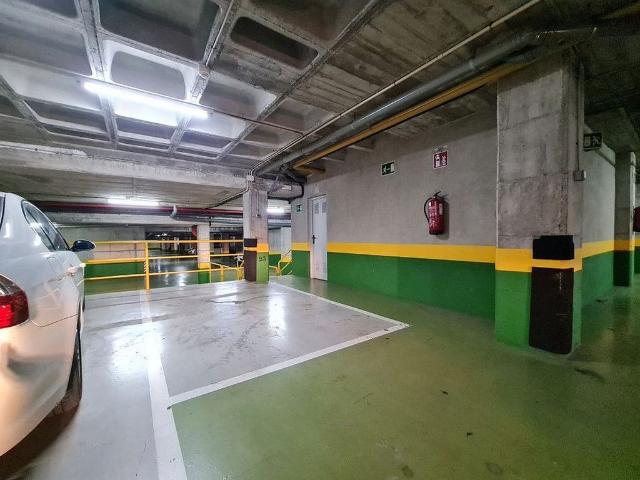 Garaje en alquiler en Girona, de 24 m² por 85