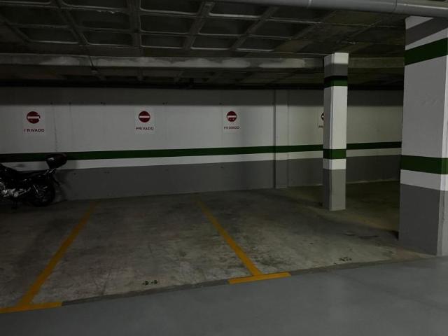 Garaje en alquiler en Granada, Parque Lagos