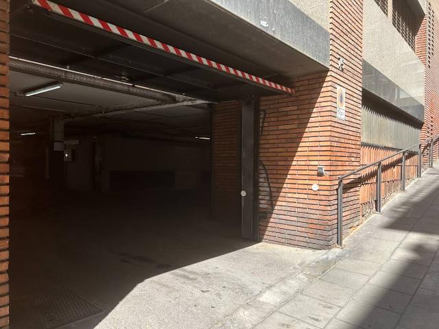 Garaje en Alquiler en La Salut