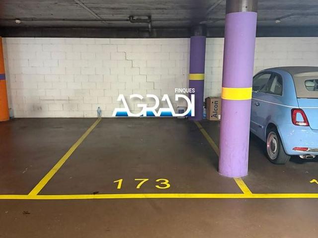 Garaje en alquiler en paseo De Garcia Fària, Barcelona, de 14 m² por 160