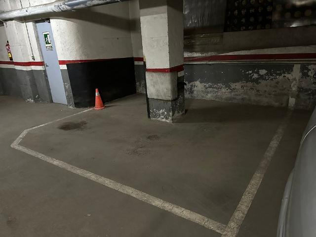 Garaje en alquiler en paseo De la Peira, Barcelona, de 10 m² por 80