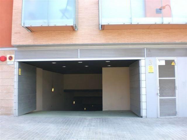 Garaje en alquiler en paseo De Torras i Bages, Barcelona, de 9 m² por 75