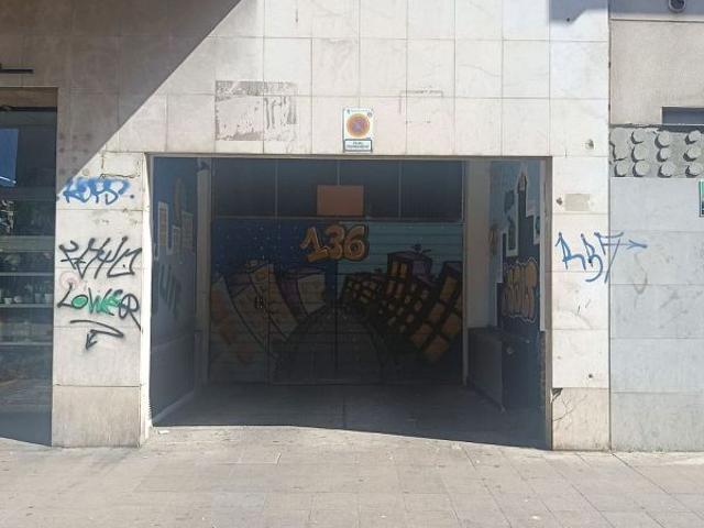 Garaje en alquiler en paseo Dels Països Catalans, Salt, de 12 m² por 60
