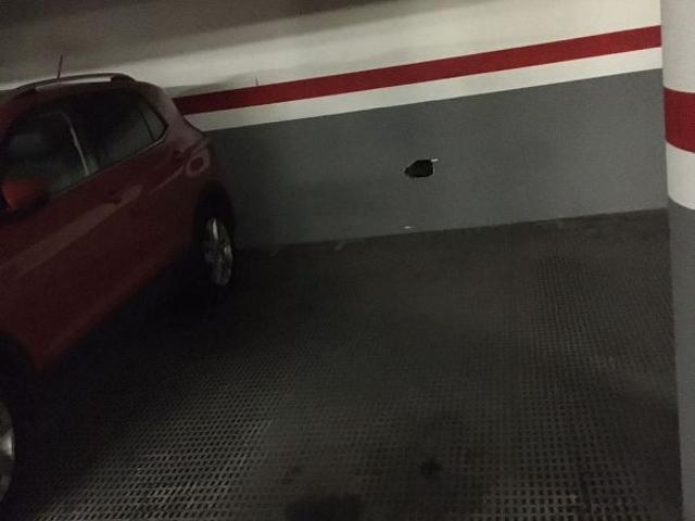 Garaje en alquiler en plaza De Cardona, Barcelona, de 9 m² por 130