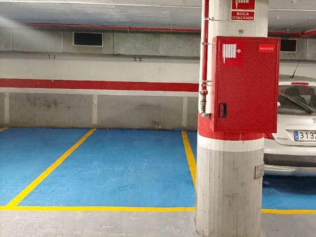 Garaje en alquiler en plaza De Tetuan, Barcelona, de 18 m² por 95