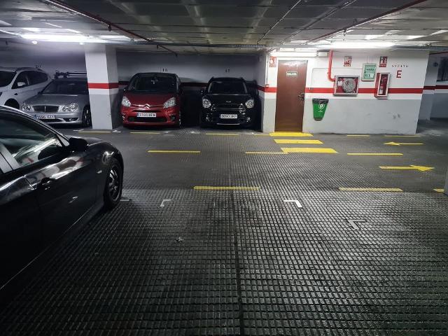 Garaje en alquiler en plaza Letamendi, Barcelona, por 140