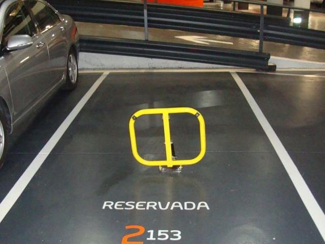 Garaje en alquiler en plaza Plaça Dels Angels, Barcelona, de 10 m² por 120