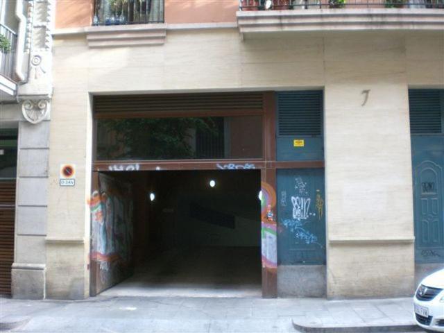 Garaje en alquiler en ronda De Sant Pau, Barcelona, de 11 m² por 80