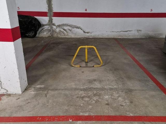 Garaje en alquiler en Roses, de 32 m² por 65