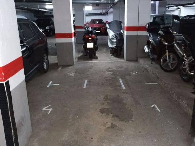 Garaje en alquiler en rambla De Badal, Barcelona, de 13 m² por 30