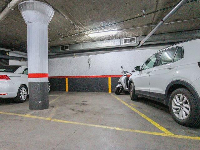 Garaje en alquiler en travesía De Les Corts, Barcelona, de 12 m² por 120