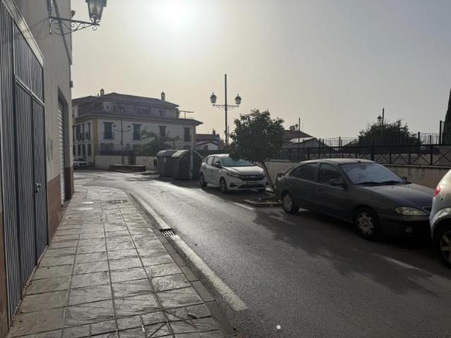 Garaje en alquiler en Zubia, Centro