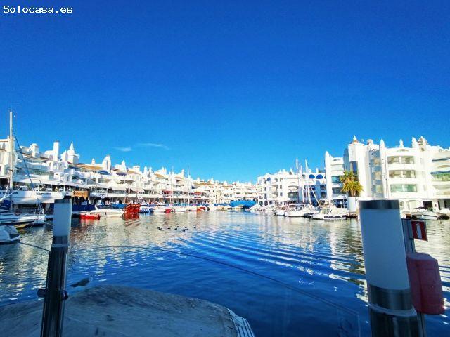 Garaje en Puerto Marina Benalmádena: Ubicación Premium y Máxima Comodidad
