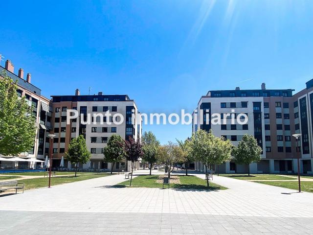 Garaje en venta con 32 m2, en Huerta del Rey Villa del Prado R Valladolid