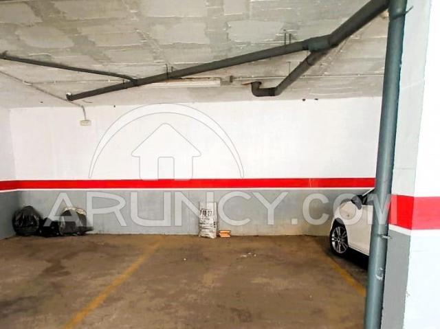 Garaje en venta con 40 m2, en Alcalá de Guadaíra, Santa Lucia