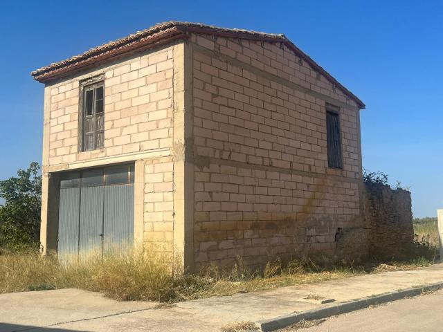 Garaje en venta con 90 m2, en La Portellada, Poblacion