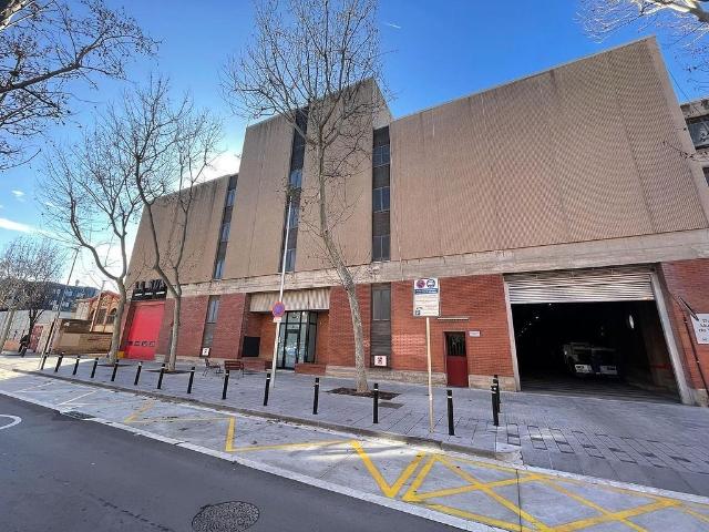 Garaje en venta en Cornellà de Llobregat, de 22 m² por 9.000