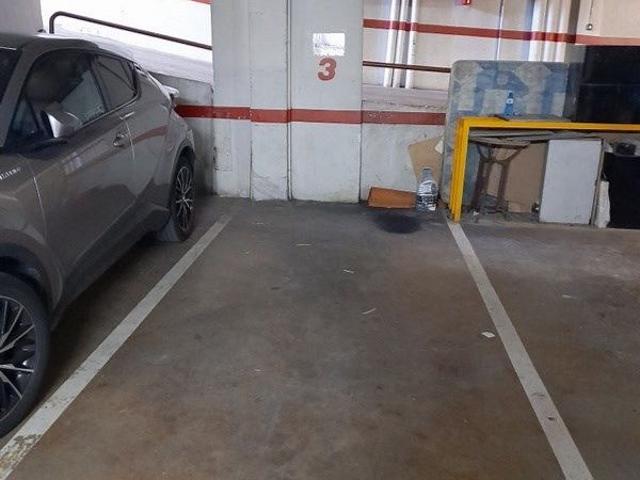Garaje en venta en calle Compositor Pedrell, Olot, de 10 m² por 5.300