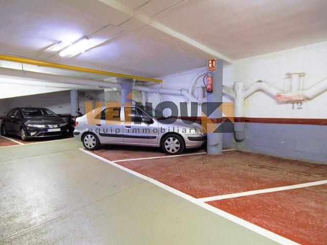 Garaje en venta en calle Constitució, Barcelona, de 8 m² por 8.800