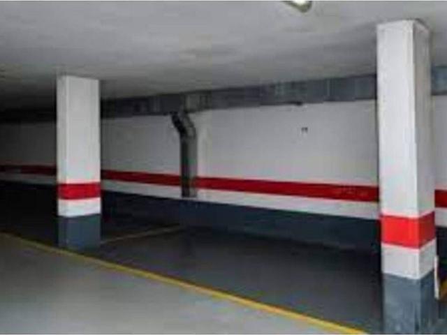 Garaje en venta en calle Canonge Brugulat, Lleida, de 13 m² por 11.900