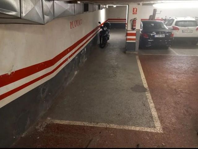 Garaje en venta en calle Augusta, Barcelona, de 30 m² por 33.000