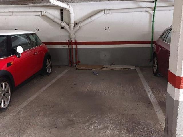 Garaje en venta en calle Aurèlia, Sabadell, de 12 m² por 23.000