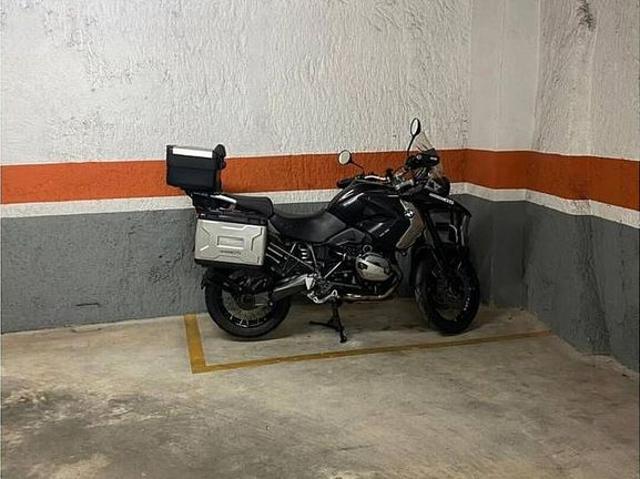 Garaje en venta en calle Baixada de Sant Enric, Ripollet, de 2 m² por 4.500