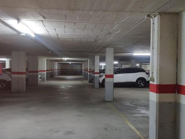 Garaje en venta en calle Bisbe Vilanova, Olot, de 12 m² por 8.000