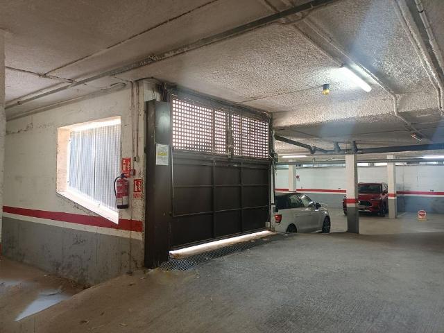 Garaje en venta en calle Gran Via Tomàs Balvey, Cardedeu, de 17 m² por 9.000