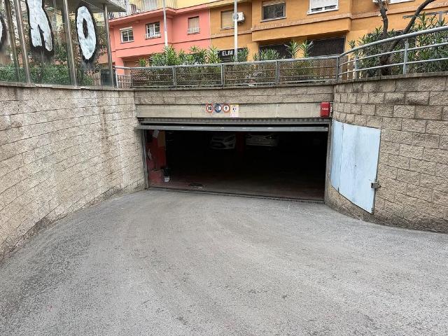 Garaje en venta en calle D'olesa, Barcelona, de 11 m² por 25.500