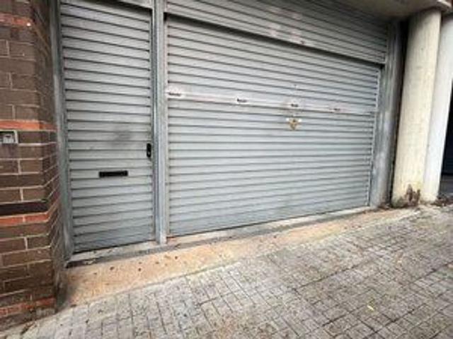Garaje en venta en calle D'àger, Sabadell, de 12 m² por 11.500